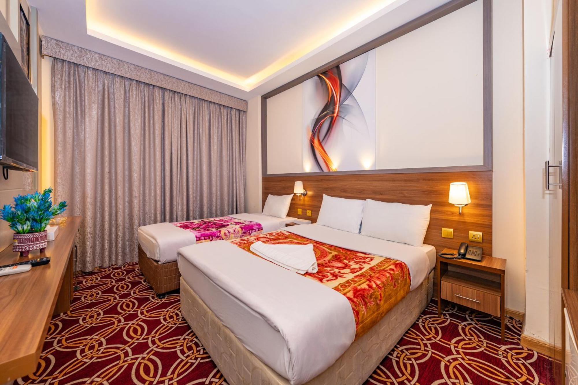 Tanha Hotel Дубай Екстериор снимка