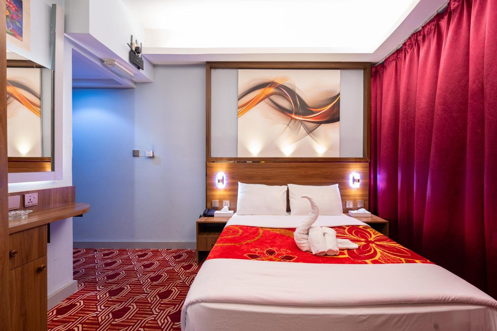 Tanha Hotel Дубай Екстериор снимка