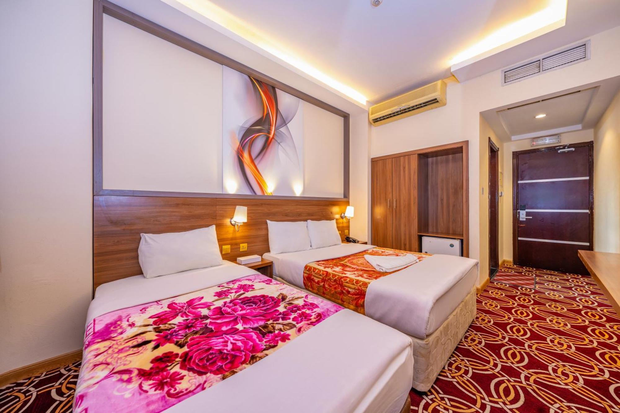 Tanha Hotel Дубай Екстериор снимка