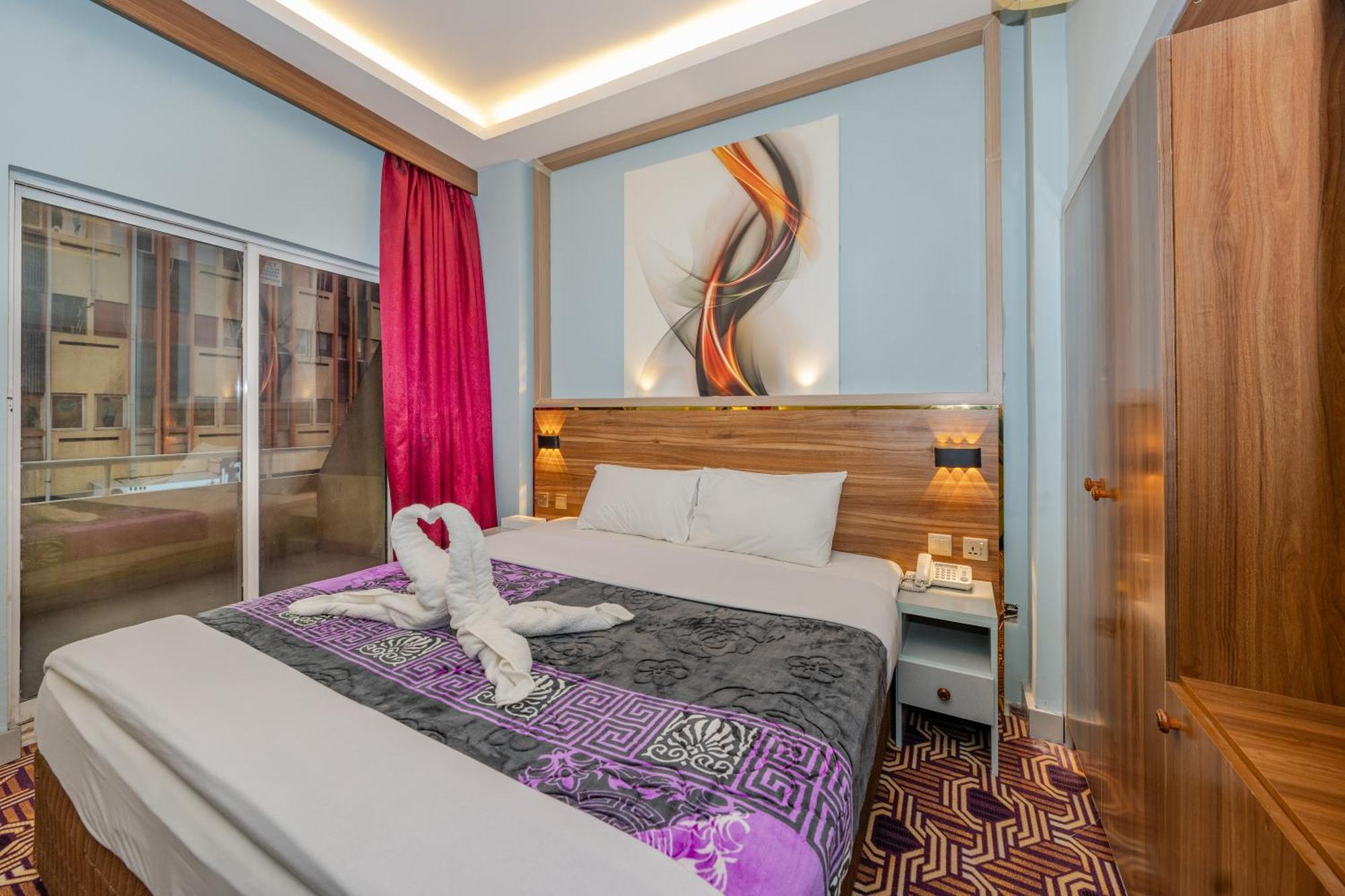 Tanha Hotel Дубай Екстериор снимка
