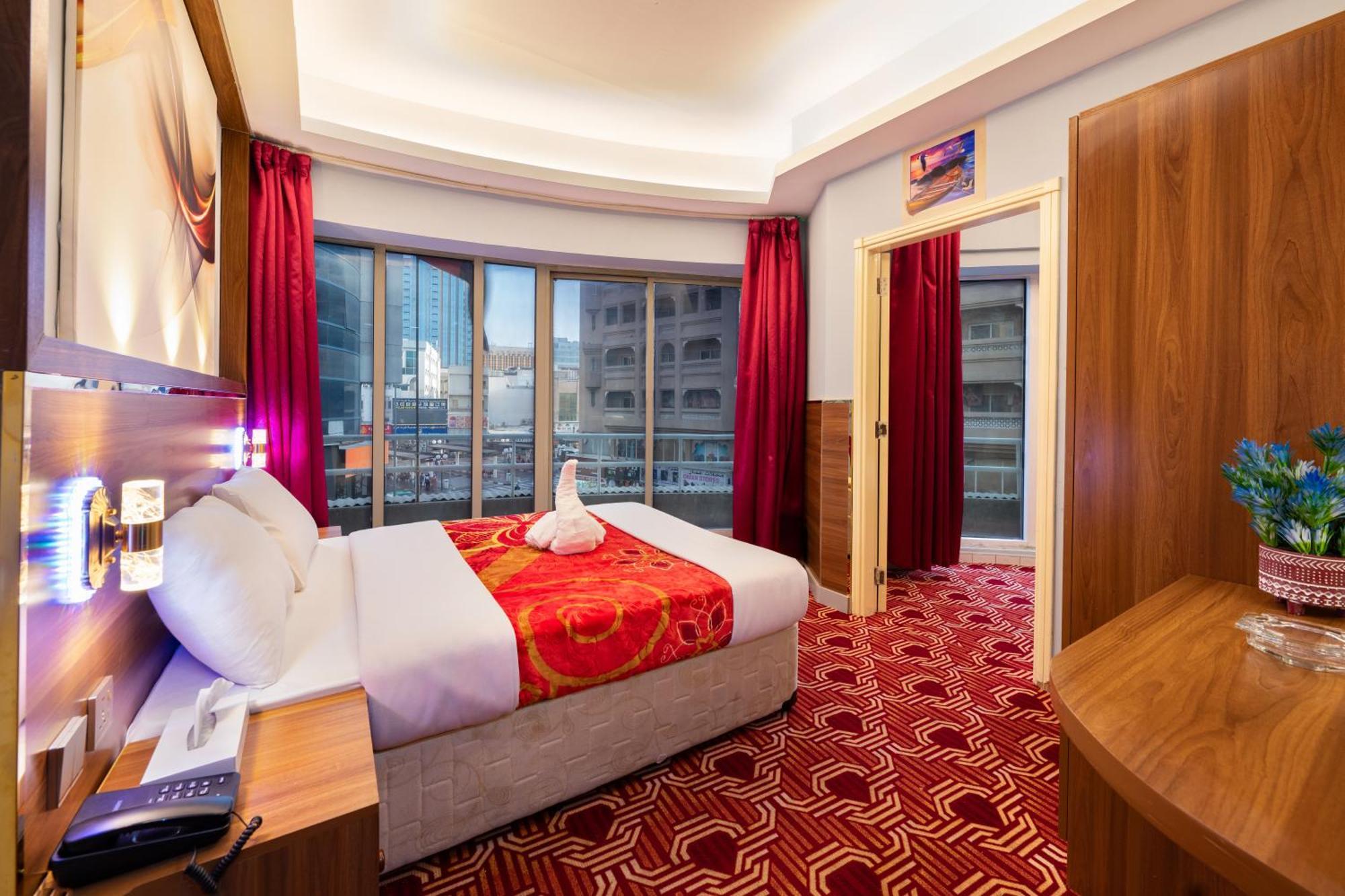 Tanha Hotel Дубай Екстериор снимка
