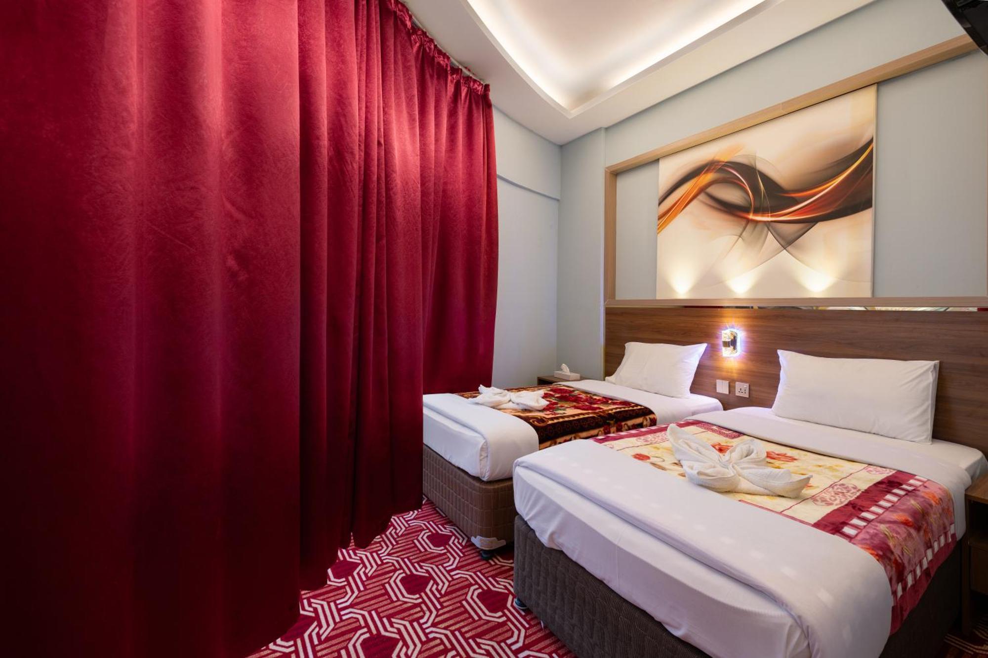 Tanha Hotel Дубай Екстериор снимка