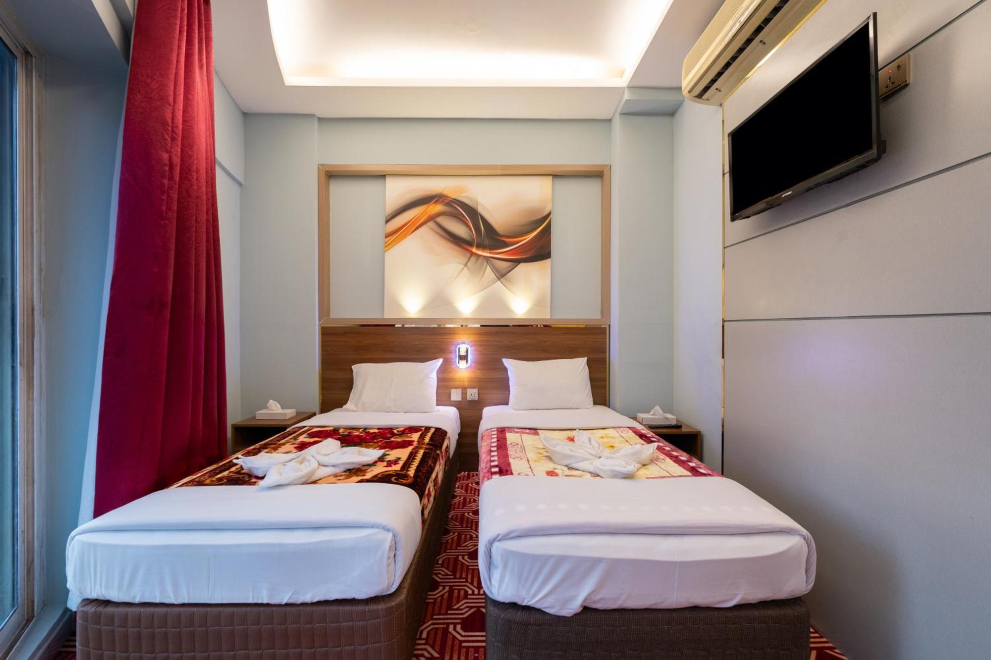 Tanha Hotel Дубай Екстериор снимка